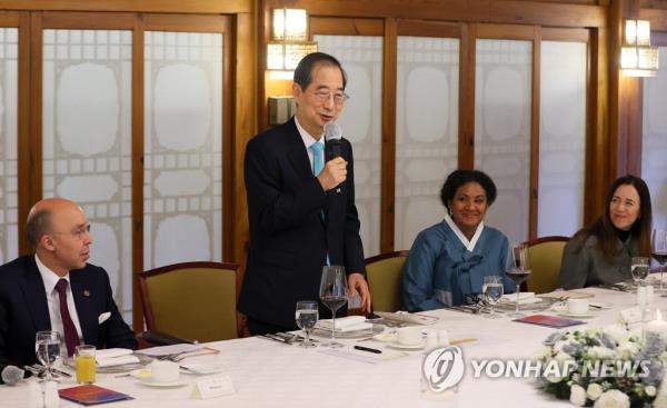 Prime Minister Han Duck-soo (2nd from L) speaks at a meeting with the ambassadors from nine countries on Feb. 9, 2023, in this photo provided by the prime minister's office. (PHOTO NOT FOR SALE) (Yonhap)