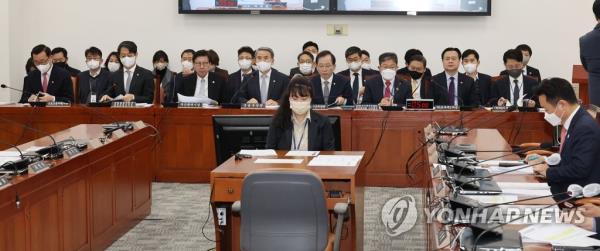 Officials attend a plenary meeting of a special parliamentary committee, overseeing South Korea's bid to host the 2030 World Expo in the southeastern port city of Busan, at the Natio<em></em>nal Assembly on Feb. 9, 2023. (Yonhap)