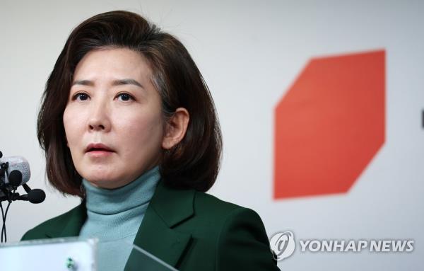 Former lawmaker Na Kyung-won holds a press co<em></em>nference at the headquarters of the ruling People Power Party in Seoul on Jan. 25, 2023. (Yonhap)