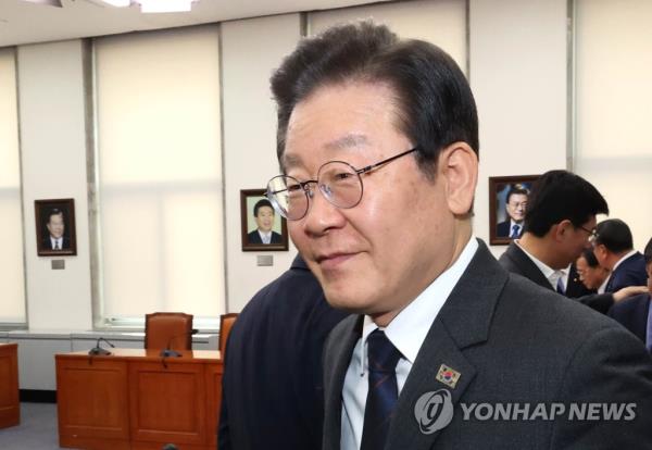 民主党决定是否免除被起诉的党代表的党员资格