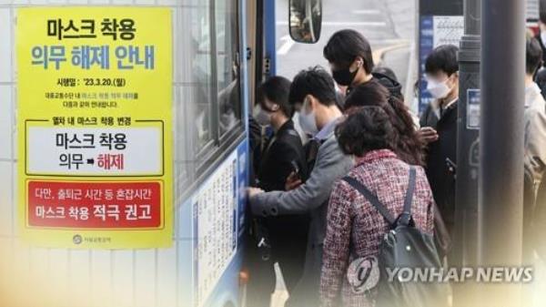 随着限制措施的放松，韩国新冠肺炎病例有所增加