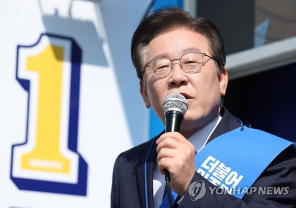 民主党代表表示，如果独岛问题被提及，尹长官就应该在韩日首脑会谈中退场