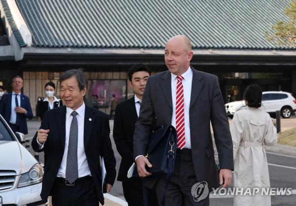 Patrick Specht (R), president of the Bureau Internatio<em></em>nal des Expositions (BIE) Administration and Budget Committee, leaves his lodging in Seoul on April 3, 2023, to meet with Industry Minister Lee Chang-yang. (Yonhap)