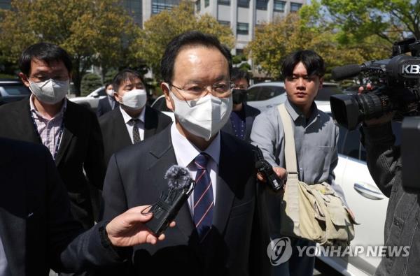 People Power Party lawmaker Ha Young-je (2nd from R) attends a hearing at the Changwon District Court on April 3, 2023. (Yonhap)