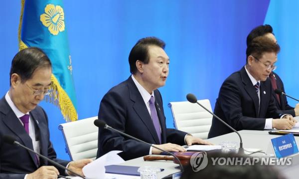 尹光雄呼吁地方政府领导团结起来申办世博会