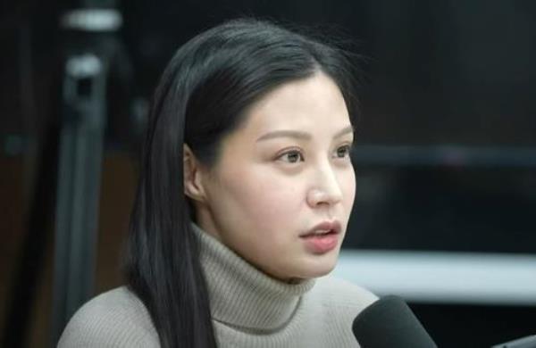 Cho Min, daughter of former Justice Minister Cho Kuk, speaks during a YouTube interview on Feb. 6, 2023, in this file photo captured from the YouTube channel run by Kim Ou-joon, an outspoken liberal broadcaster. (PHOTO NOT FOR SALE) (Yonhap)