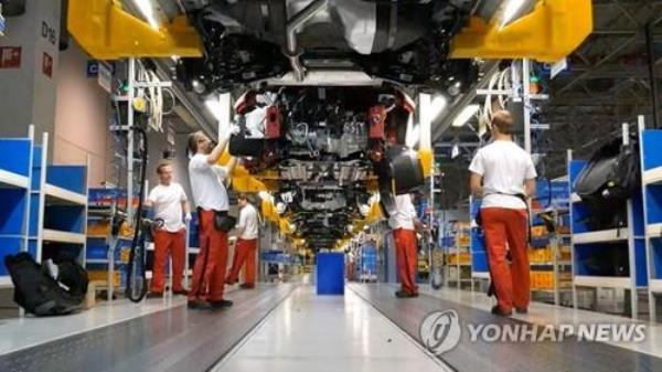 This file photo, provided by Kia Corp. on May 19, 2019, shows its factory in Slovakia. (PHOTO NOT FOR SALE) (Yonhap)