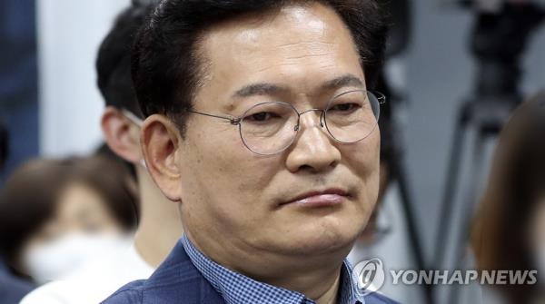 民主党“现金信封”丑闻中心官员再次受到质疑
