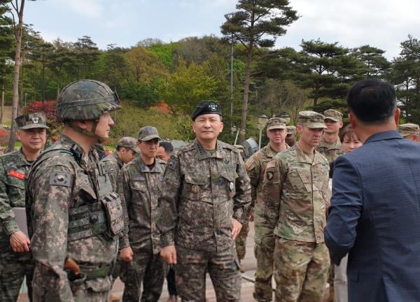 美国最高将领访问驻韩美军反导弹基地