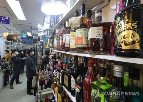 S. Korea's whisky im<em></em>ports soar a<em></em>bout 80 pct in Q1 - 1