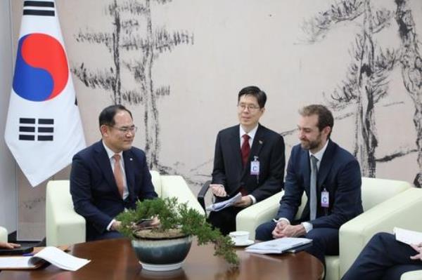 副国家安全顾问与英国同行讨论网络安全合作