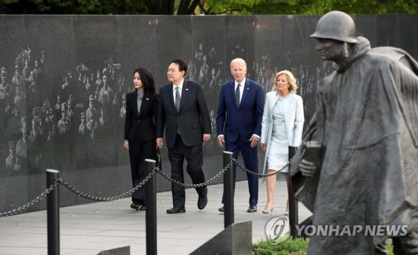 尹副总统和拜登副总统共同发表了“阵亡美军的身份确认声明”