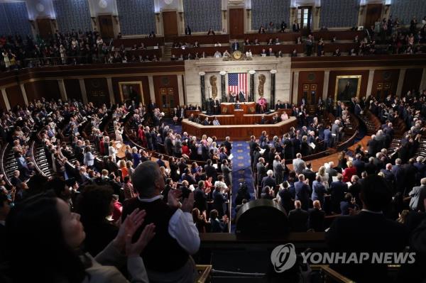 South Korean President Yoon Suk Yeol receives a standing ovation during an address to a joint session of U.S. Co<em></em>ngress at the Capitol in Washington on April 27, 2023. (Yonhap)