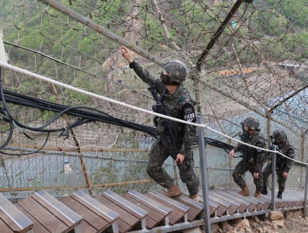 (韩联社专题报道)尖端技术支持边境部队在非军事区抵御朝鲜的威胁