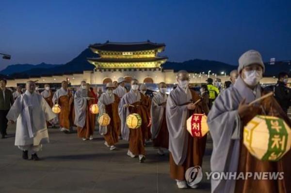 佛祖的生日、圣诞节被赋予替代假日