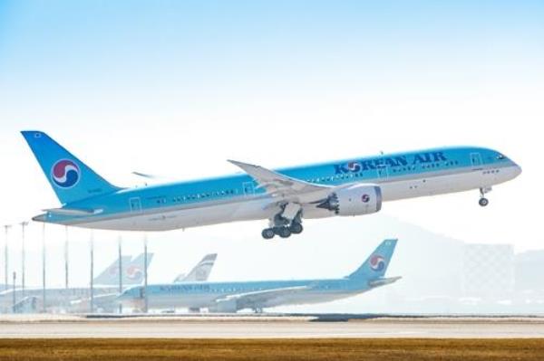 This file photo provided by Korean Air shows a B787-9 passenger jet. (Yonhap)