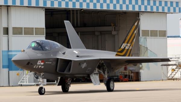 This photo shows a prototype of the KF-21 fighter jet under development at the headquarters of Korea Aerospace Industries Ltd. in Sacheon, 437 kilometers south of Seoul, on May 9, 2023. (Pool photo) (Yonhap)