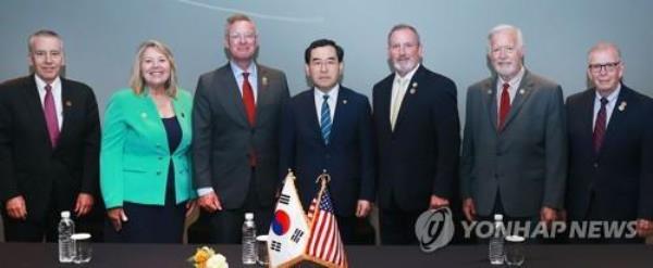 韩国工业部长与美国议员讨论能源安全问题