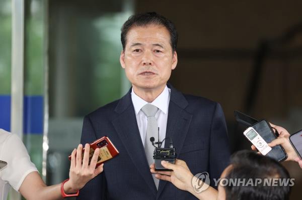 Kim Yung-ho, the nominee for South Korea's unification minister, speaks to reporters on June 30, 2023, as he prepares for a parliamentary co<em></em>nfirmation hearing. (Yonhap)