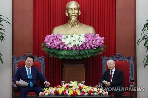 尹光雄会见了越南共产党中央总书记