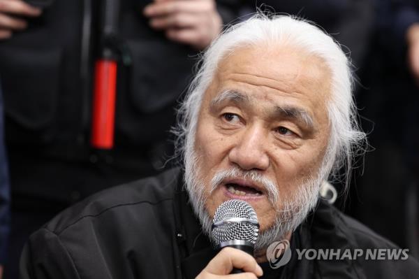 残疾人权利示威的领导人提到了非法示威的起诉