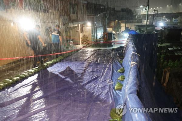 暴雨导致首尔4000户家庭断电