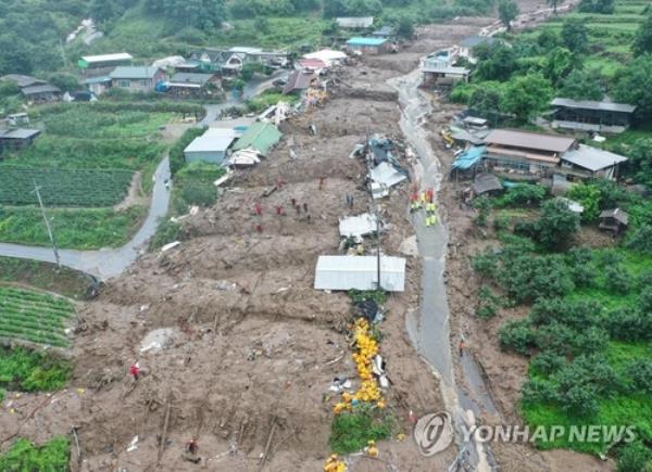 暴雨造成至少22人死亡，14人失踪，数千人被疏散