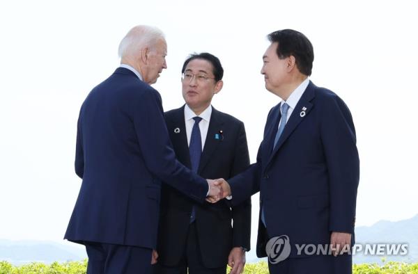 消息人士称，尹光雄、拜登、岸田文雄将于8月18日在戴维营举行首脑会谈