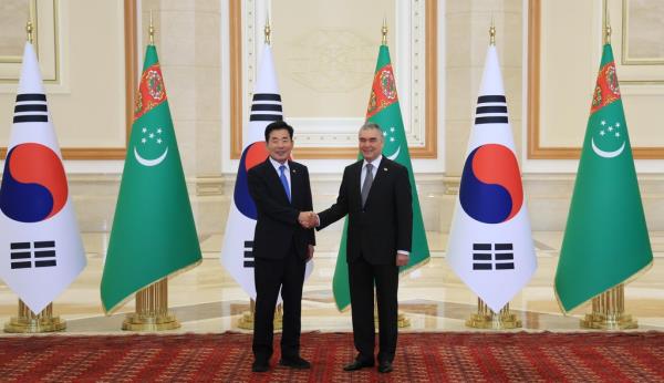 韩国国会议长和土库曼斯坦人民议会议长同意发展两国关系