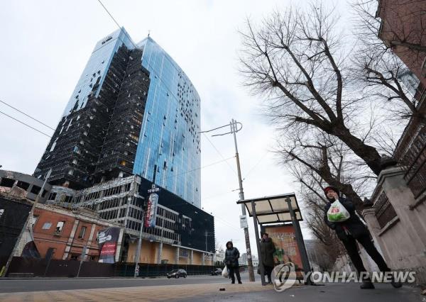 This photo taken on Jan. 7, 2023, shows a building in which Samsung Electro<em></em>nics Co. has an office in Kyiv, the capital city of Ukraine, after it suffered a missile attack from Russia in October. (Yonhap)