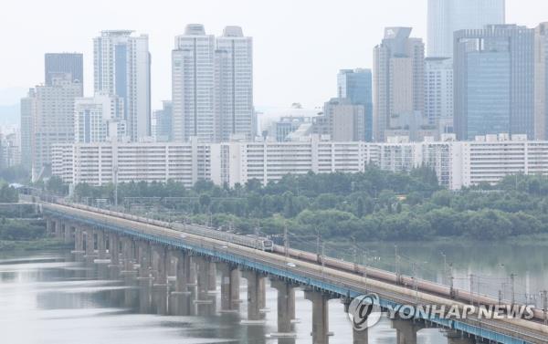 This file photo taken July 2, 2023, shows an apartment complex in southern Seoul. (Yonhap)