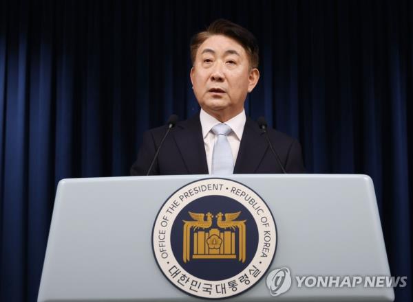 Lee Dong-kwan, the nominee for chief of the Korea Communications Commission, speaks to reporters at the presidential office in Seoul on July 28, 2023. (Yonhap)