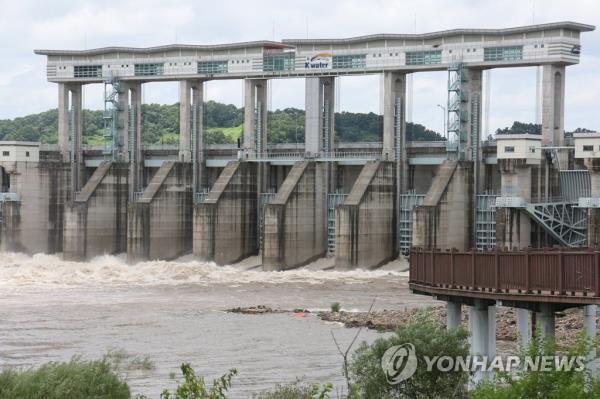 This file photo, taken July 5, 2023, shows water being released from a dam in the border town of Yeoncheon, Gyeo<em></em>nggi Province. (Yonhap)