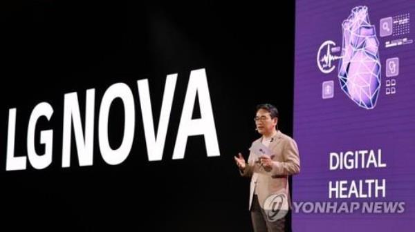 LG Electro<em></em>nics CEO Cho Joo-wan talks a<em></em>bout LG NOVA during a session at CES 2023 in Las Vegas, in this file photo taken on Jan. 5, 2023. (Yonhap)