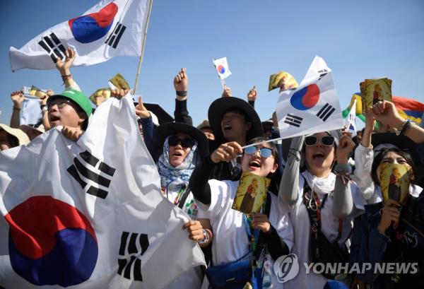 In this AFP photo, South Korean pilgrims celebrate after Seoul was selected as the host of the 2027 World Youth Day during the closing Mass of the 2023 event in Lisbon on Aug. 6, 2023. (Yonhap)