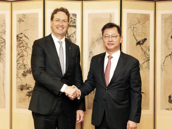 SK首席副会长与奔驰首席执行官(CEO)讨论了事业合作问题