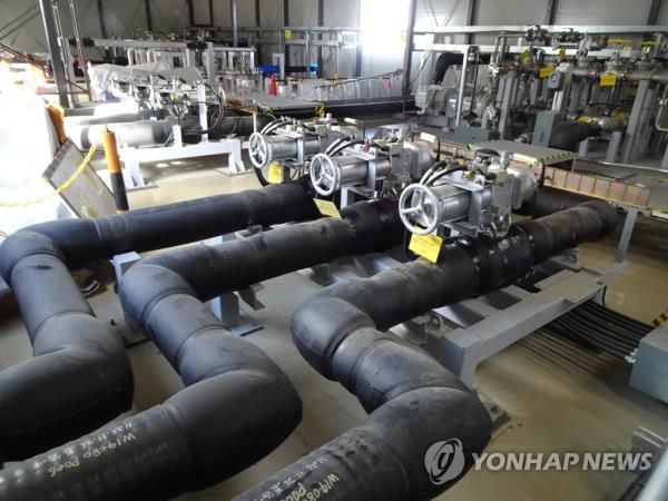 This photo shows pump facilities to transfer co<em></em>ntaminated water after purification with the advanced liquid processing system (ALPS) at Fukushima Daiichi Nuclear Power Station of Tokyo Electric Power Co. (TEPCO), unveiled to foreign reporters on Feb. 2, 2023. TEPCO planned to discharge treated water from the damaged power station starting as early as this spring despite global concerns. However, the ALPS is not capable of removing tritium from the polluted water. (Yonhap)