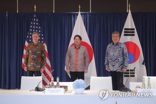 (From L to R) U.S. Secretary of State Antony Bl<em></em>inken, Japanese Foreign Minister Yoshimasa Hayashi and South Korean Foreign Minister Park Jin hold a trilateral meeting in Jakarta, in this file photo taken July 14, 2023, to discuss measures against North Korea's missile provocations. (Pool photo) (Yonhap)
