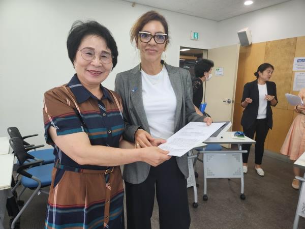 This photo, provided by the Korean War POW Family Association on Sept. 4, 2023, shows Elizabeth Salmon (R), U.N. special rapporteur for North Korea's human rights, meeting with Son Myung-hwa, representative of the association in Seoul. (PHOTO NOT FOR SALE) (Yonhap)