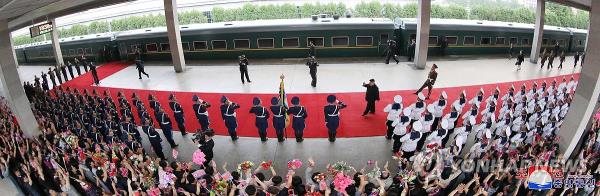 North Korean leader Kim Jong-un (C) arrives at a station in Pyo<em></em>ngyang on Sept. 10, 2023, before boarding a train to visit Russia to hold talks with Russian President Vladimir Putin, in this photo released Sept. 12 by the North's official Korean Central News Agency. (For Use o<em></em>nly in the Republic of Korea. No Redistribution) (Yonhap)