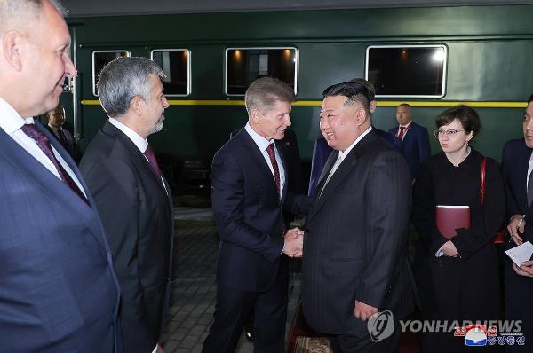 North Korean leader Kim Jong-un (R, front) meets with Russian officials after arriving at the Russian border city of Khasan aboard his special train on Sept. 12, 2023, en route to Amur Oblast for a summit with Russian President Vladimir Putin, in this photo provided by the North's official Korean Central News Agency, (For Use o<em></em>nly in the Republic of Korea. No Redistribution) (Yonhap)