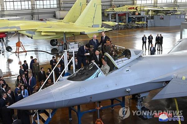 North Korean leader Kim Jong-un (C) tours the Yuri Gagarin Aviation Plant in Komsomolsk-on-Amur, a city in Russia's far eastern region, on Sept. 15, 2023, in this photo released by the North's official Korean Central News Agency. (For Use o<em></em>nly in the Republic of Korea. No Redistribution) (Yonhap)