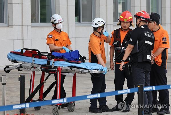 Paramedics wheel a stretcher out of the main building of the Natio<em></em>nal Assembly in Seoul on Sept. 17, 2023, after opposition leader Lee Jae-myung, whose health has deteriorated during a hunger strike, refused to be taken to a hospital. (Pool photo) (Yonhap)