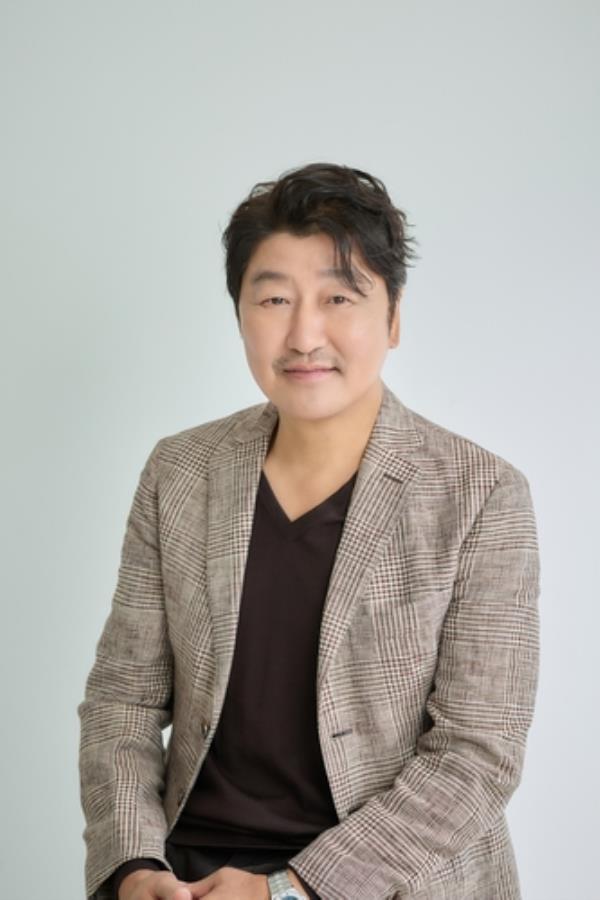 演员宋康昊在电影《蜘蛛网》中担任导演，开启电影之旅