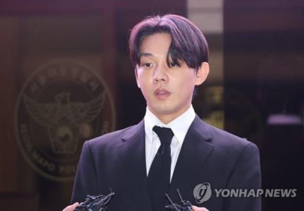 In this file photo, actor Yoo Ah-in speaks to the media outside the Seoul Mapo Police Station in Seoul on May 24, 2023. (Yonhap)