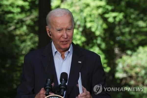 In this photo, taken on Aug. 18, 2023, President Joe Biden is speaking during a joint press co<em></em>nference with his South Korean and Japanese counterparts, Yoon Suk Yeol and Fumio Kishida, at Camp David. (Yonhap)