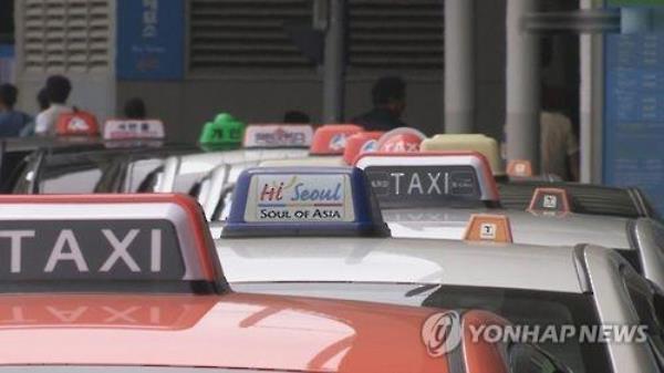 监查结果显示，首尔市只是提高了出租车价格，而没有对非法下班出租车进行适当的管制