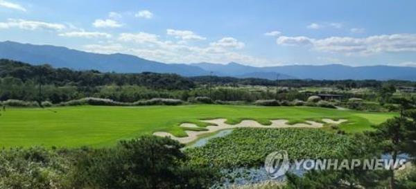 This file photo shows a golf course in Gangneung. (Yonhap)