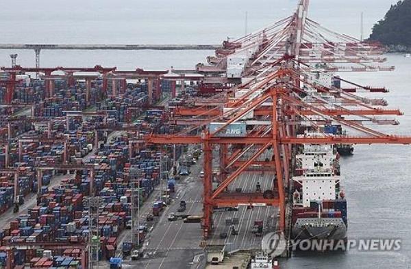 This file photo taken Sept. 21, 2023, shows a port in the southeastern city of Busan. (Yonhap)