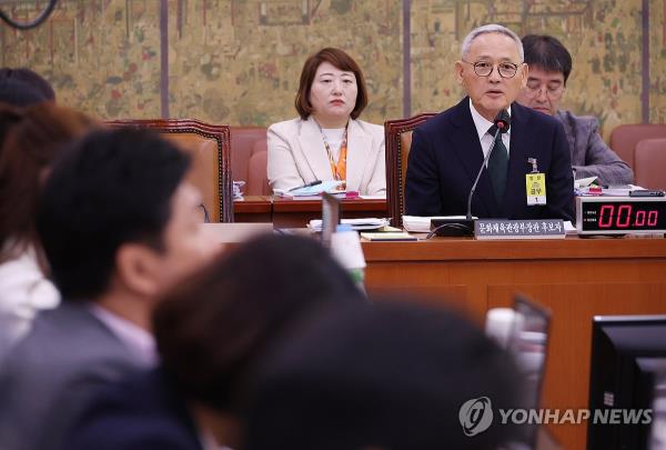 Culture Minister nominee Yoo In-chon answers questions from lawmakers in a parliamentary co<em></em>nfirmation hearing held at the Natio<em></em>nal Assembly in Seoul on Oct. 5, 2023. (Yonhap)